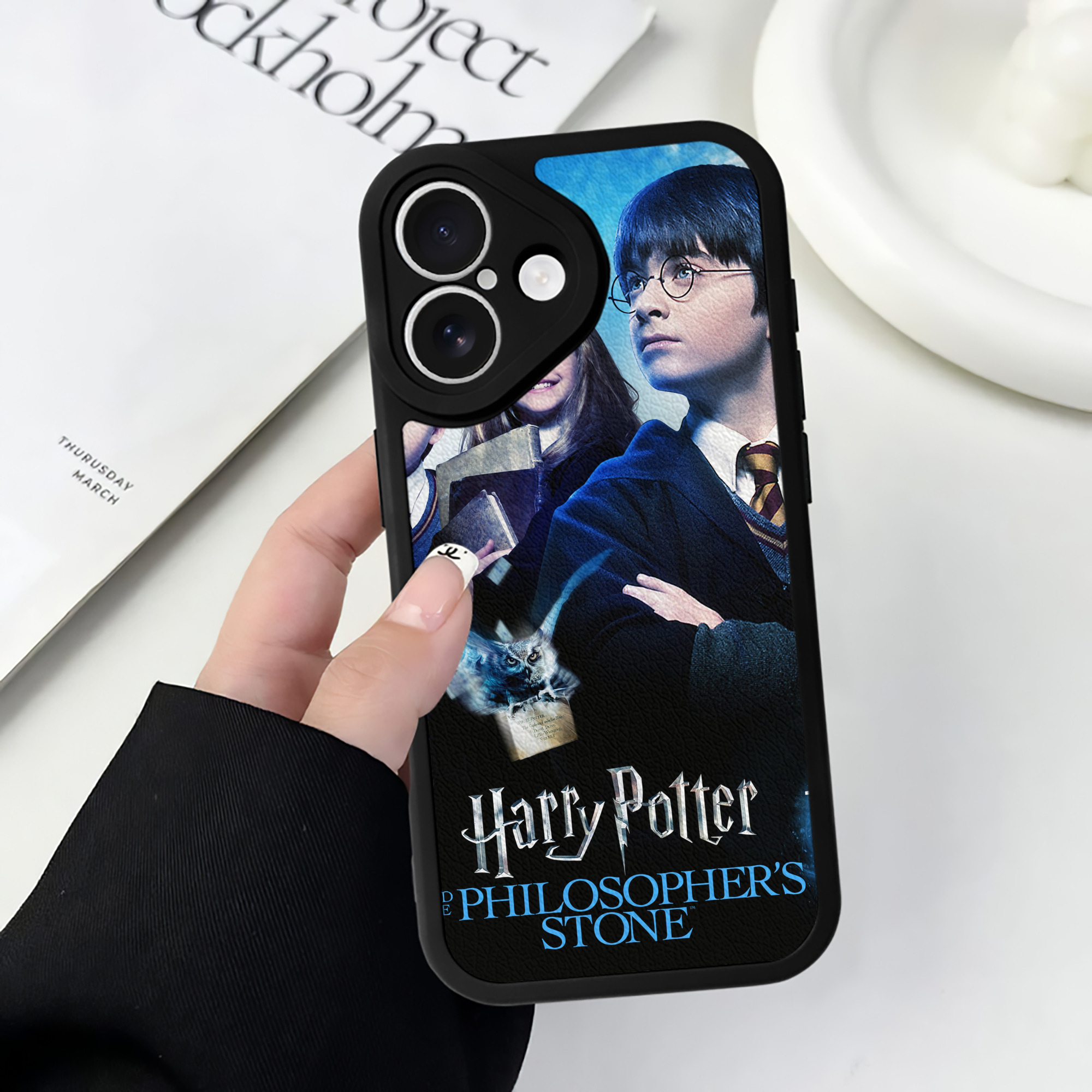 （画像用） Harry Potter ハリー・ポッターシリーズ 【iPhone 16シリーズ対応】シリコンスマホケース（レザー調） 材質：シリコン